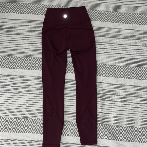 FAST AND FREE TIGHT LuLulemon leggings - Picture 2 of 3